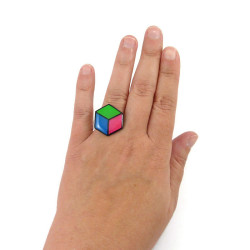 Bague hexagonale aux couleurs de la polysexualité (rose, bleu et vert)