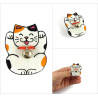 Broche Maneki-Neko tricolore, chat japonais porte-bonheur blanc orange et noir