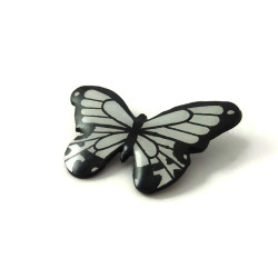 Broche en forme de papillon "Papilio dardanus" noir et blanc