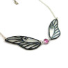 Collier en forme de fée avec ailes transparentes et noires pailletées, et cristal de Swarovski rose