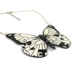 Reversible necklace fuchsia and black Monarch butterfly / Black and white Papilio Dardanus
