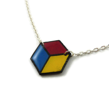 Collier hexagonal aux couleurs de la fierté pansexuelle (rose, jaune, et bleu)
