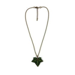 Green ivy leaf necklace