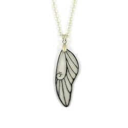 Transparent and black fairy wing necklace with glitters