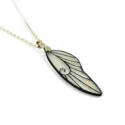 Collier en forme d'aile de fée transparente et noire pailletée