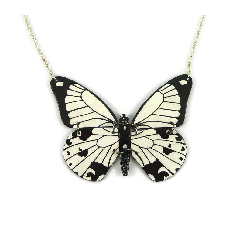 Collier en forme de gros papillon "Papilio dardanus" noir et blanc