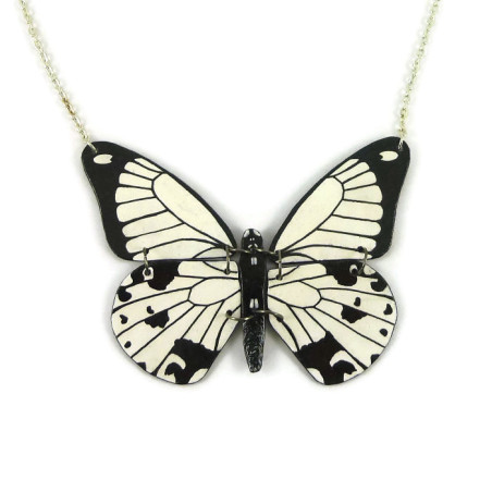 Collier en forme de gros papillon "Papilio dardanus" noir et blanc