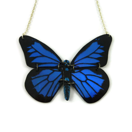 Collier en forme de papillon "Papilio Ulysses" bleu roi irisé et noir