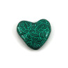 Magnet réalisé avec un faux galet en forme de cœur peint noir aux volutes vertes émeraude métallisées