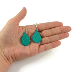Boucles d'oreilles pendantes en forme de gouttes bleues turquoises aux volutes vertes d'eau