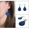 Boucles d'oreilles pendantes en forme de gouttes bleues marine aux volutes bleues ciel
