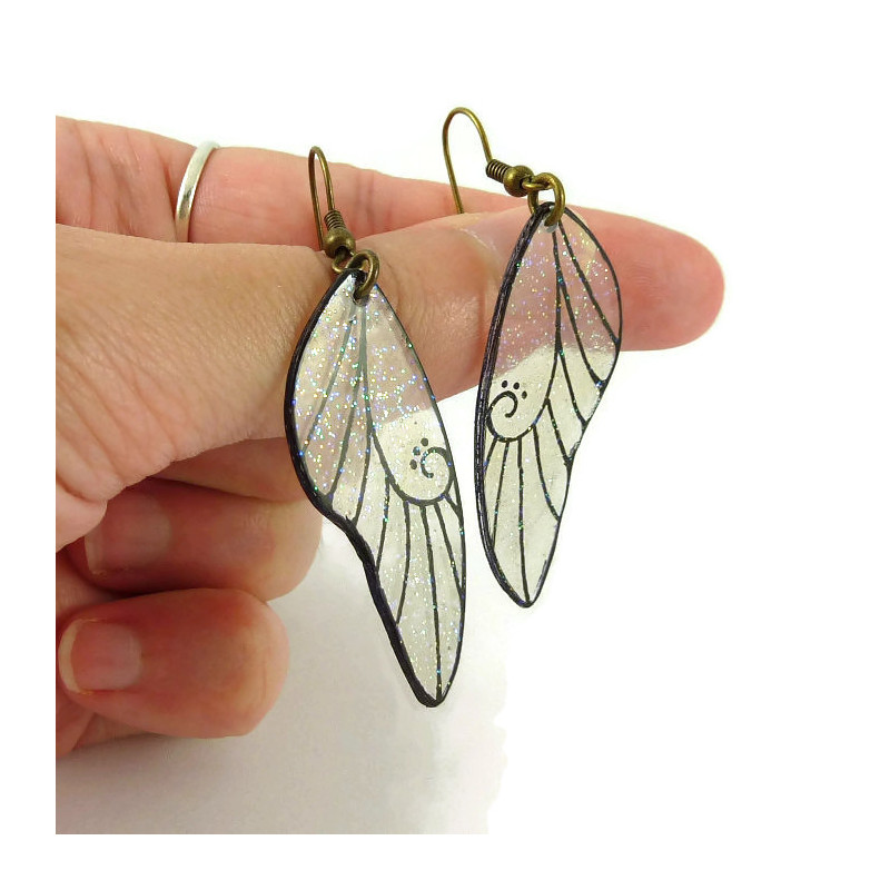 Boucles d'oreilles pendantes en forme d'ailes de fée transparentes et noires finement pailletées
