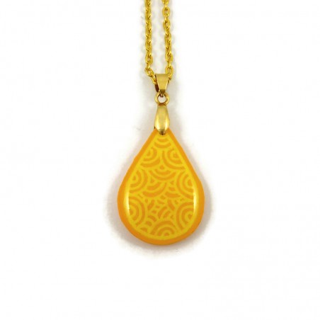 Collier avec pendentif en forme de goutte jaune aux volutes jaunes pastels