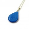 Collier avec pendentif en forme de goutte bleue ciel aux volutes bleues claires