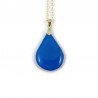 Collier avec pendentif en forme de goutte bleue ciel aux volutes bleues claires