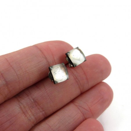 Small iridescent squares ear studs