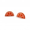 Clous d'oreilles en forme de demies-rondelles d'orange, réalisés en CD recyclé et peints à la main par Savousépate