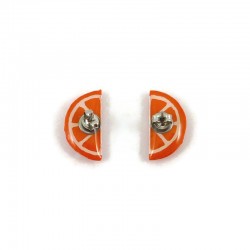 Clous d'oreilles en forme de demies-rondelles d'orange, réalisés en CD recyclé et peints à la main par Savousépate