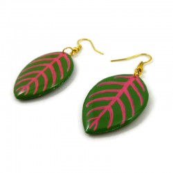 Green and neon pink fittonia leaves dangle earrings made with hand-painted recycled CD by Savousépate