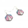 Boucles d'oreilles pendantes hexagonales aux couleurs de la fierté transgenre (bleu ciel, rose et blanc)