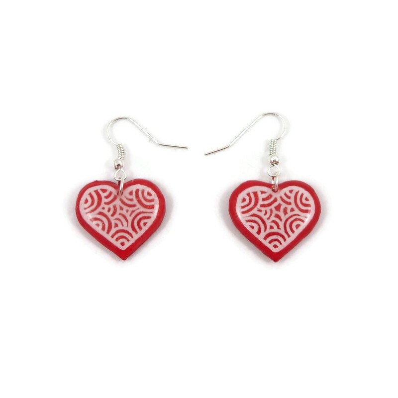 Red hearts dangle earrings with white doodles