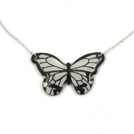 Collier éco-responsable en forme de petit papillon "Papilio Dardanus" noir et blanc