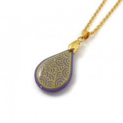 Collier avec pendentif en forme de goutte violette aux volutes jaunes