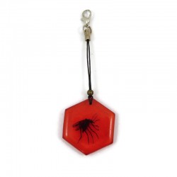 Bijoux de sac ou porte-clé hexagonal représentant un moustique piégé dans l'ambre