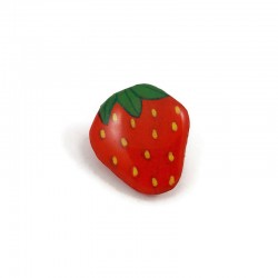Pin's éco-responsable en forme de petite fraise