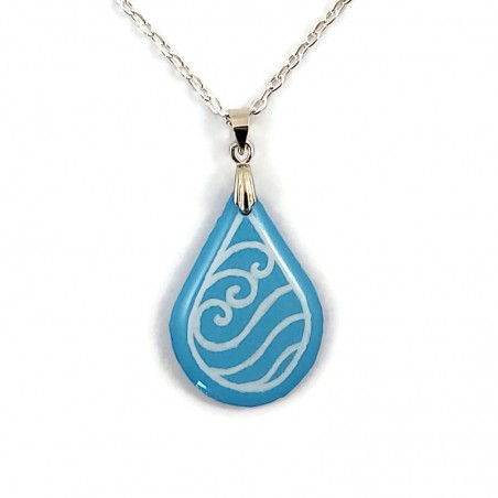 Collier avec pendentif en forme de goutte représentant le symbole de la tribu de l'eau dans "Avatar, le dernier maître de l'air"