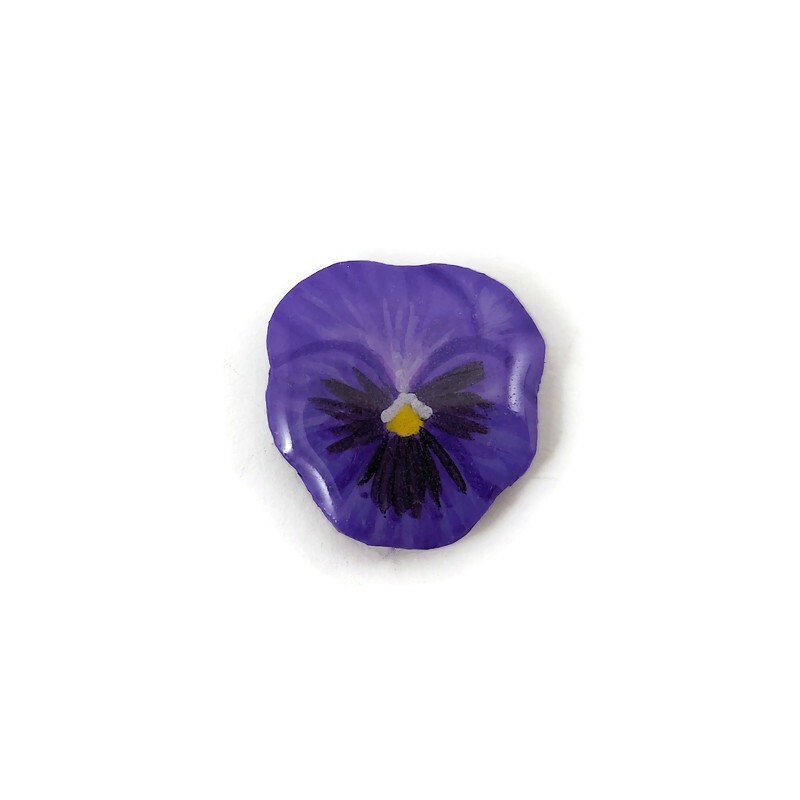 Eco-friendly purple pansy flower magnet