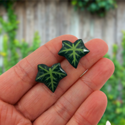 Eco-friendly green ivy leaves ear studs