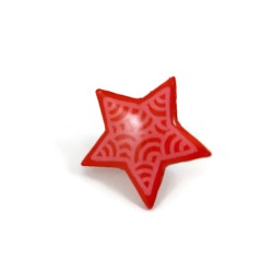 Pin's éco-responsable en forme d'étoile rouge aux volutes roses