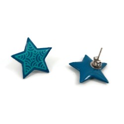 Puces d'oreilles en forme d'étoiles bleues turquoises aux volutes vertes d'eau