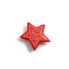 Magnet éco-responsable en forme d'étoile rouge aux volutes roses