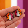 Puces d'oreilles hexagonales aux couleurs du drapeau lesbien
