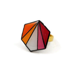 Bague hexagonale aux couleurs de la fierté lesbienne
