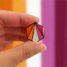 Pin's hexagonale aux couleurs de la fierté lesbienne