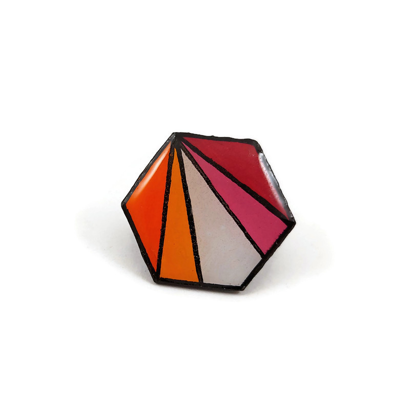 Pin's hexagonale aux couleurs de la fierté lesbienne