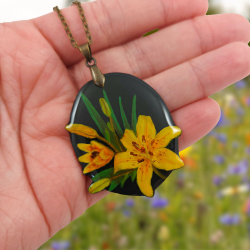 Customizable lilies necklace
