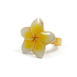 Bague fleur de frangipanier blanche et jaune