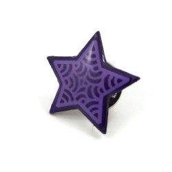 Pin's étoile violette aux volutes mauves