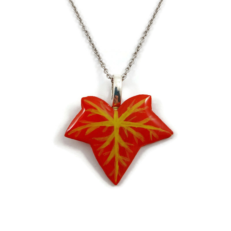 Collier feuille de lierre rouge