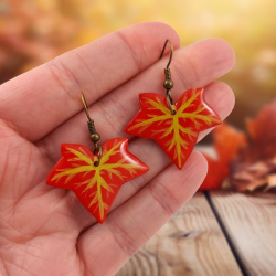 Boucles d'oreilles feuilles de lierre rouges