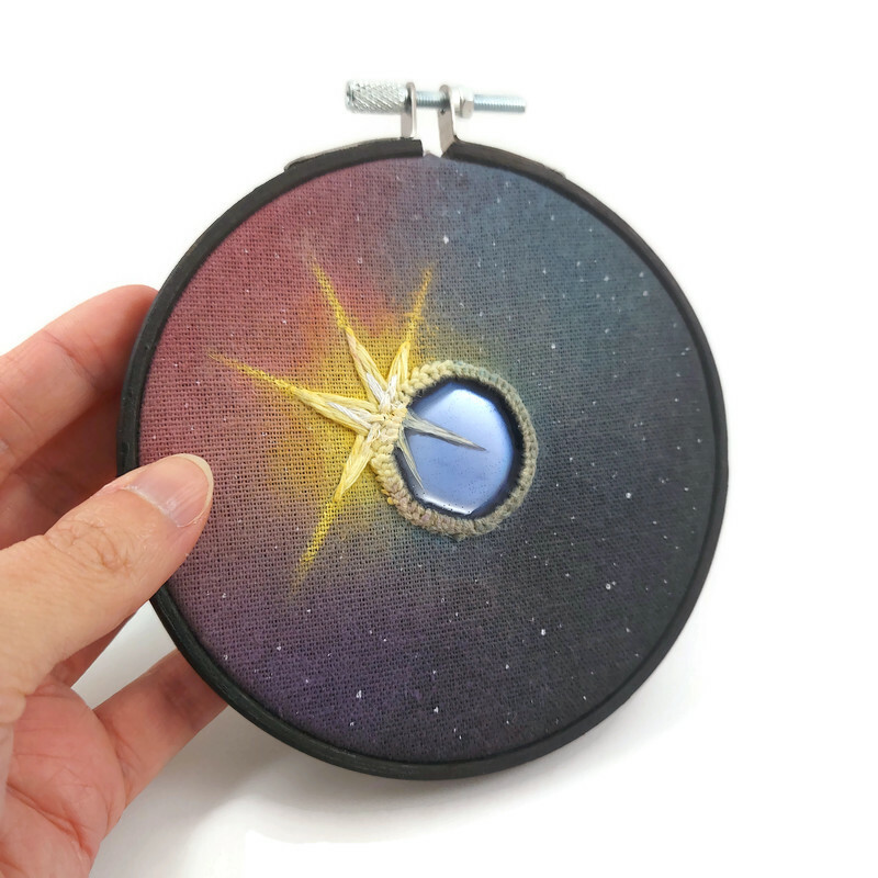 Broderie d'une eclipse solaire