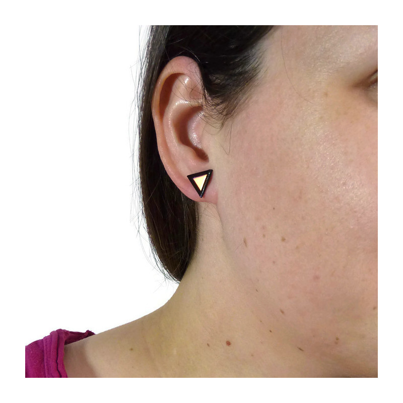 Small iridescent triangles ear studs with black outlines