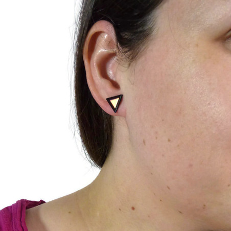 Small iridescent triangles ear studs with black outlines