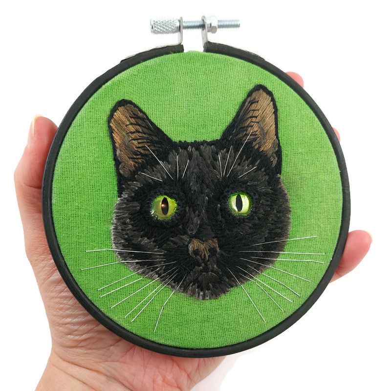 Broderie tête de chat noir