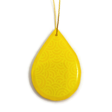 Yellow drop suspension with light yellow doodles