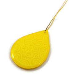 Yellow drop suspension with light yellow doodles